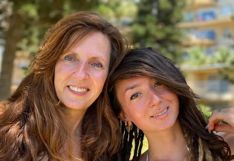 072_ShaniAndMother1